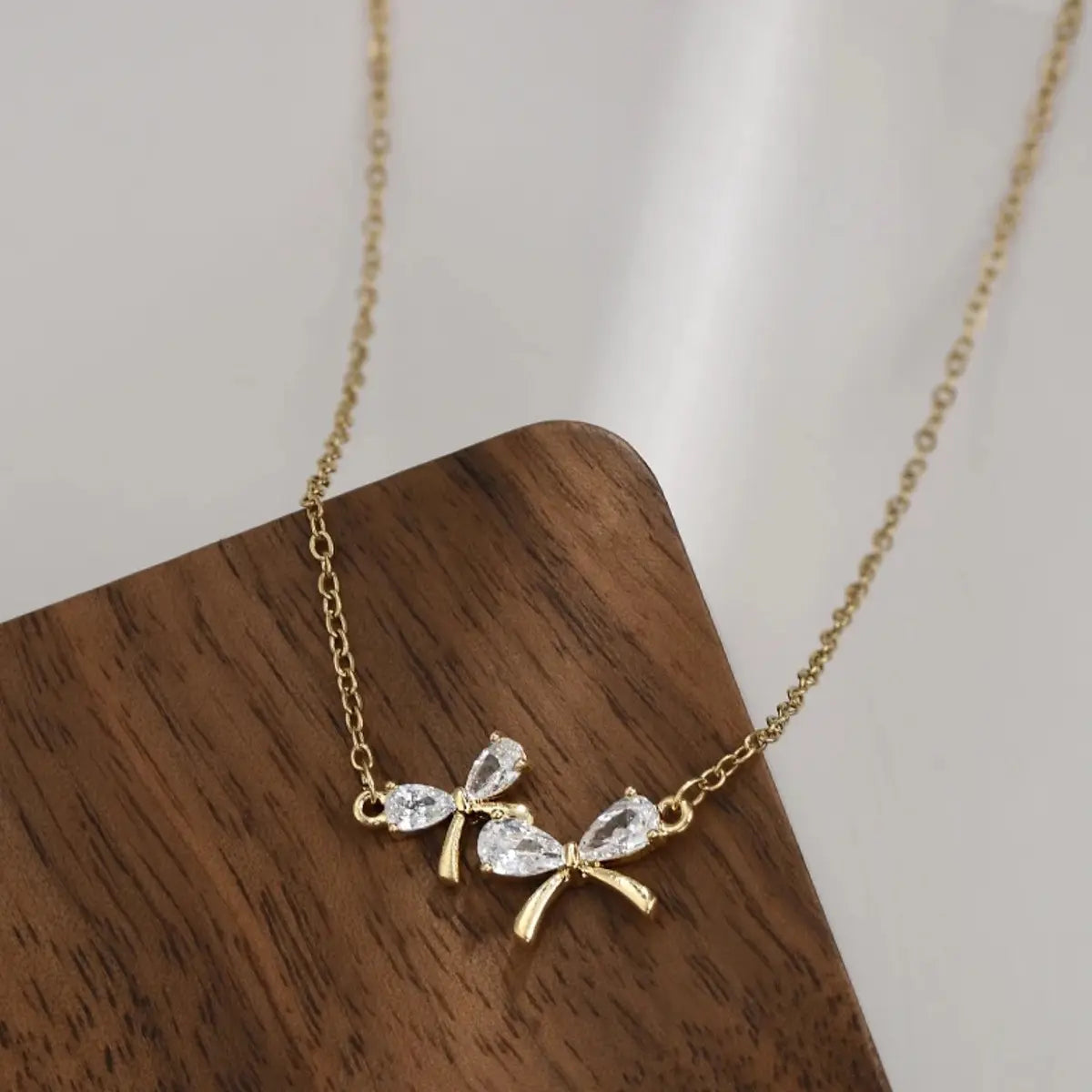 Colgante Bow Zircon